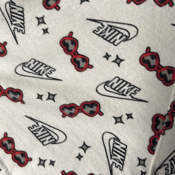 Women’s Nike crop top tee - Picture 3 of 3